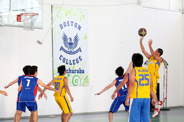 Amistoso Básquetbol en Boston College Huechuraba